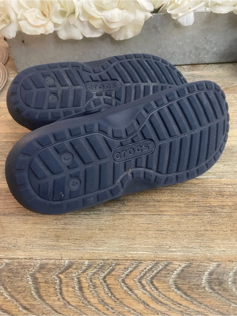 CROCS Kids Classic Clog with Fuzzy Lining in Navy Blue